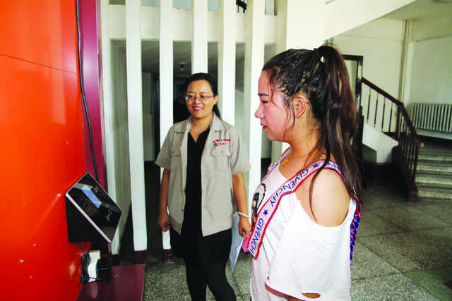 為加強(qiáng)公司機(jī)關(guān)基礎(chǔ)管理，公司機(jī)關(guān)自本月1日起實(shí)行考勤刷臉管理制度